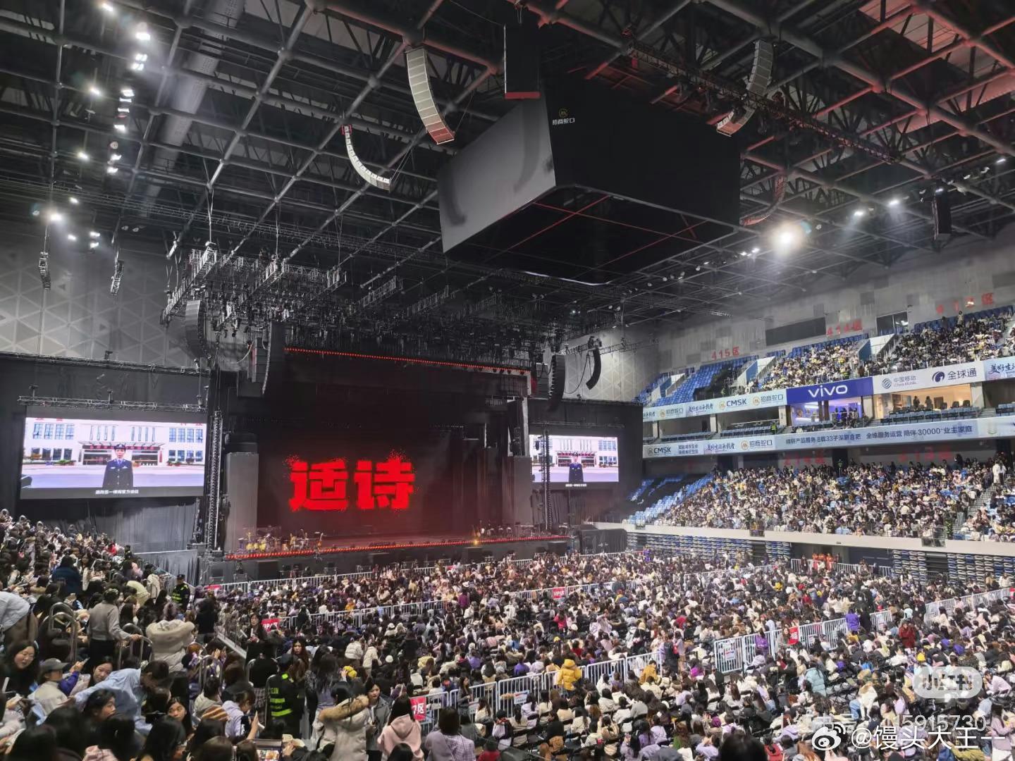 于适直播 看完的直播直接入坑！唠嗑温柔又有趣，还不忘安慰没抢到票的粉丝，宠粉爱豆