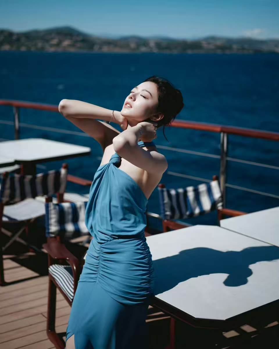 赵今麦海上神女赵今麦蓝色挂脖裙装赵今麦蓝色挂脖裙装 特别特别漂亮的我麦！ 