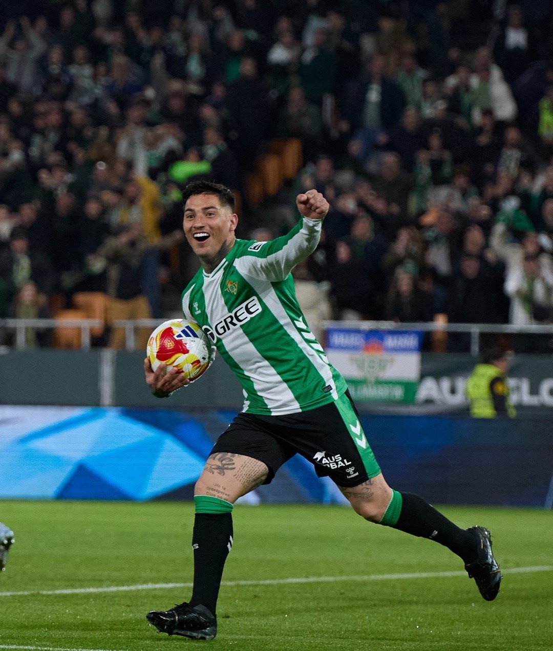 🇦🇷📊 埃泽奎尔·阿维拉梅开二度，助皇家贝蒂斯国王杯 2比1淘汰埃尔切：◉