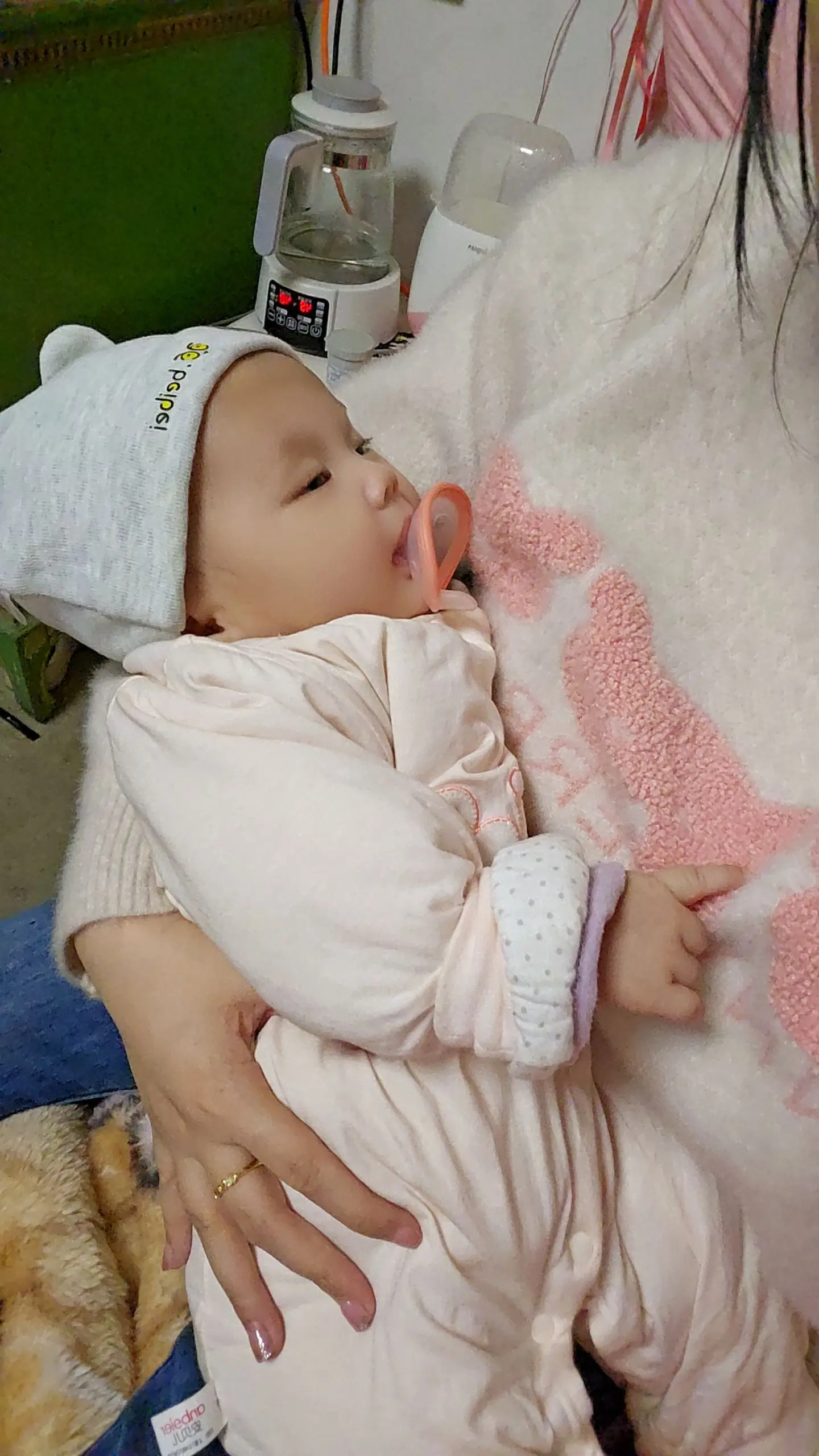 总有一天你不需要在我的怀抱里，你会慢慢的长大，所以我尽可能的陪伴你每一...