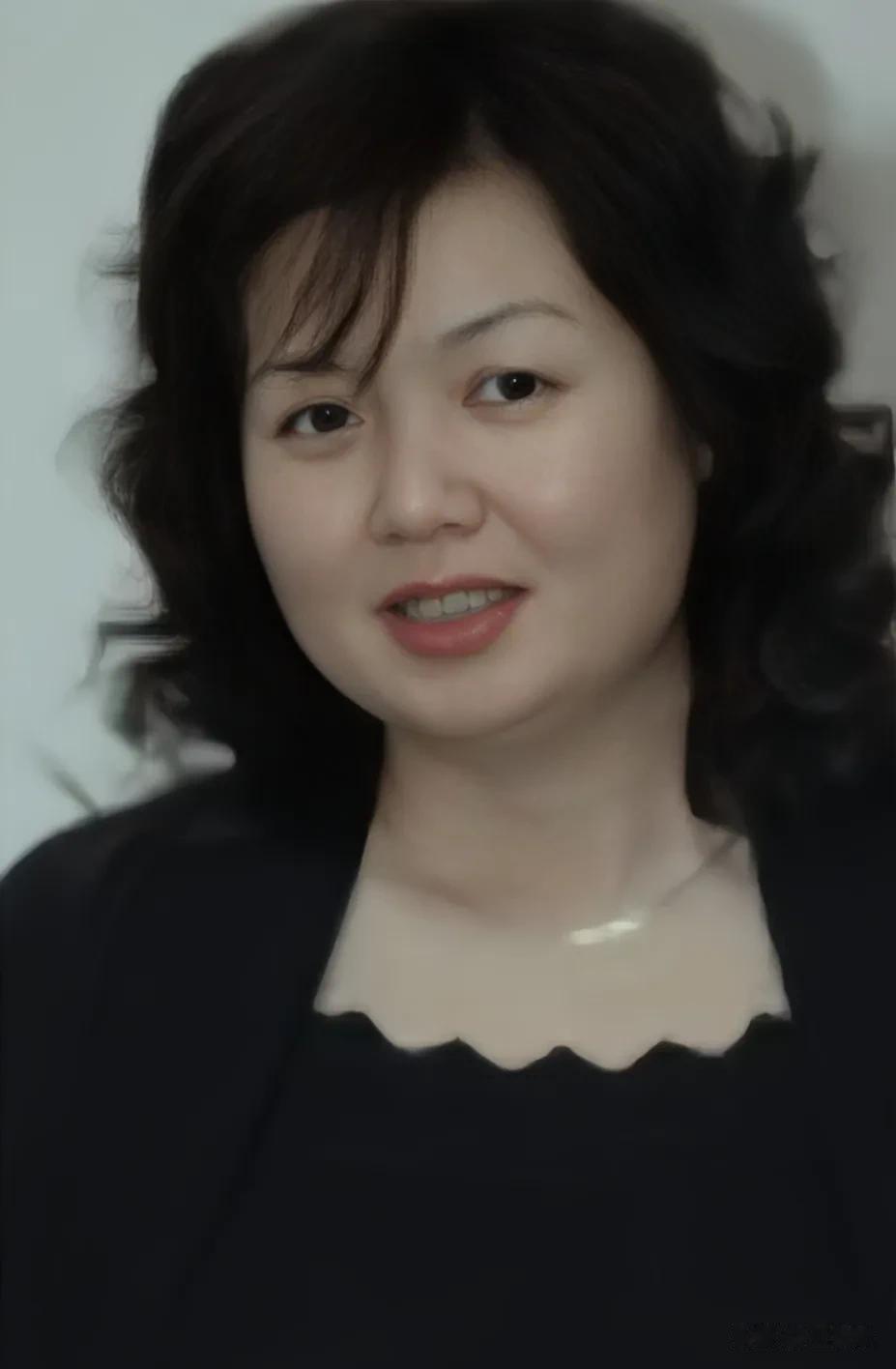 孙维的背景到底有多强大？不扒不知道，一扒吓一跳，可以说超乎想象:

孙维毕业于清