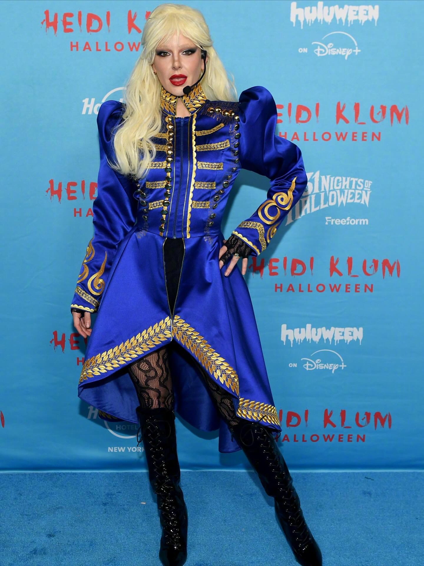 Ariana Madix 在海蒂·克鲁姆的万圣节派对上打扮成 了Lady Gag