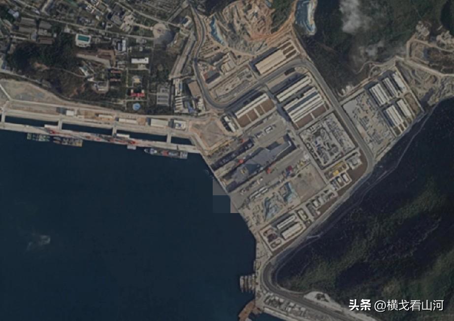 “皮皮虾号”甲板全部清理干净，阻拦索区域有新情况
 
停在海军综合保障基地干船坞