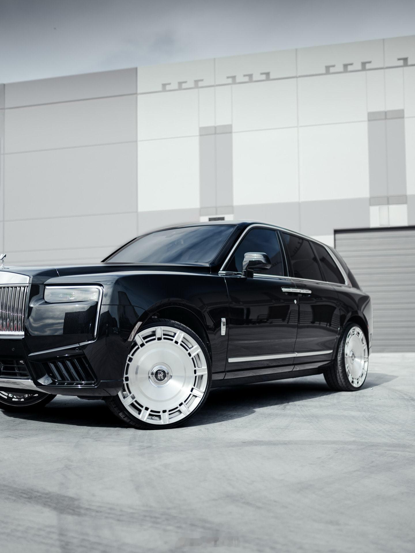 劳斯莱斯劳斯莱斯库里南Series II 给劳斯莱斯库里南Series II换双