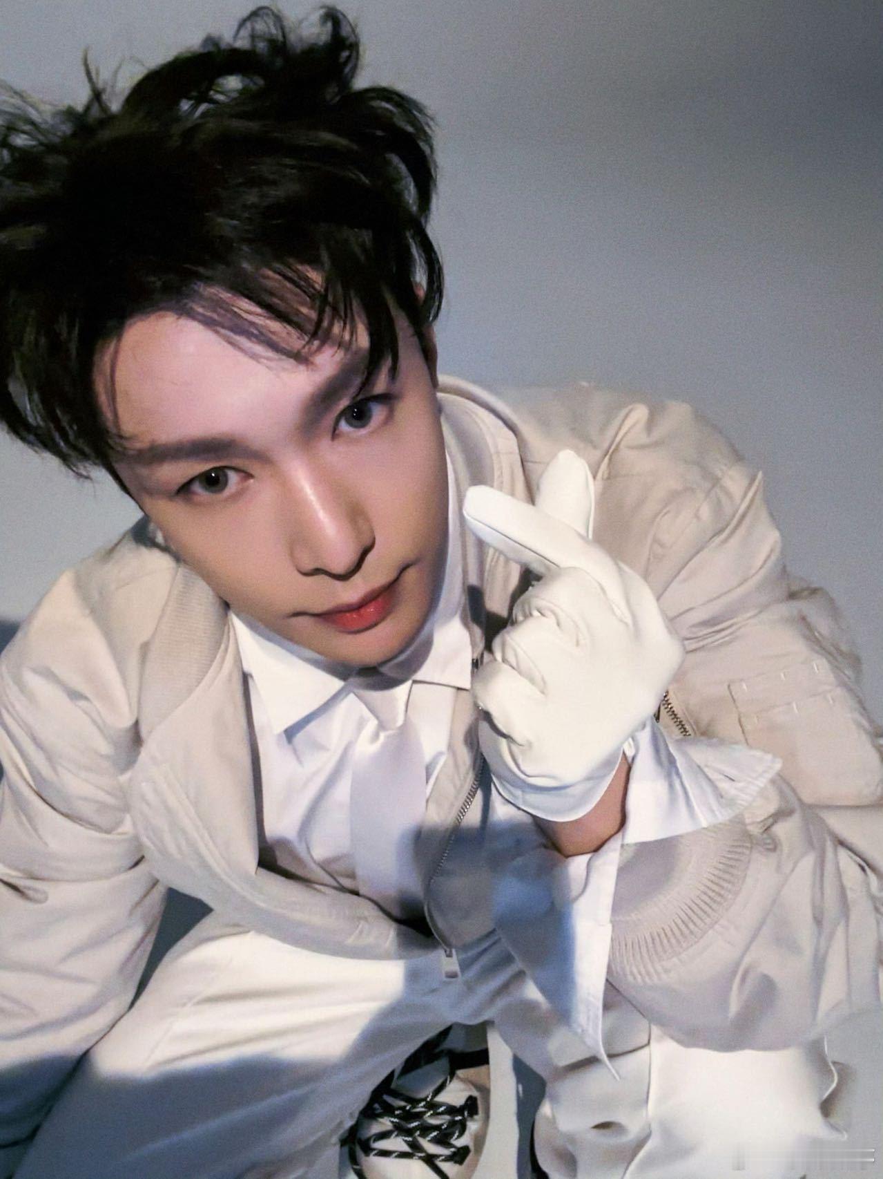 张艺兴官宣北京卫视跨年 终于等到这波官宣！张艺兴的舞台永远有新惊喜，精准卡点+超