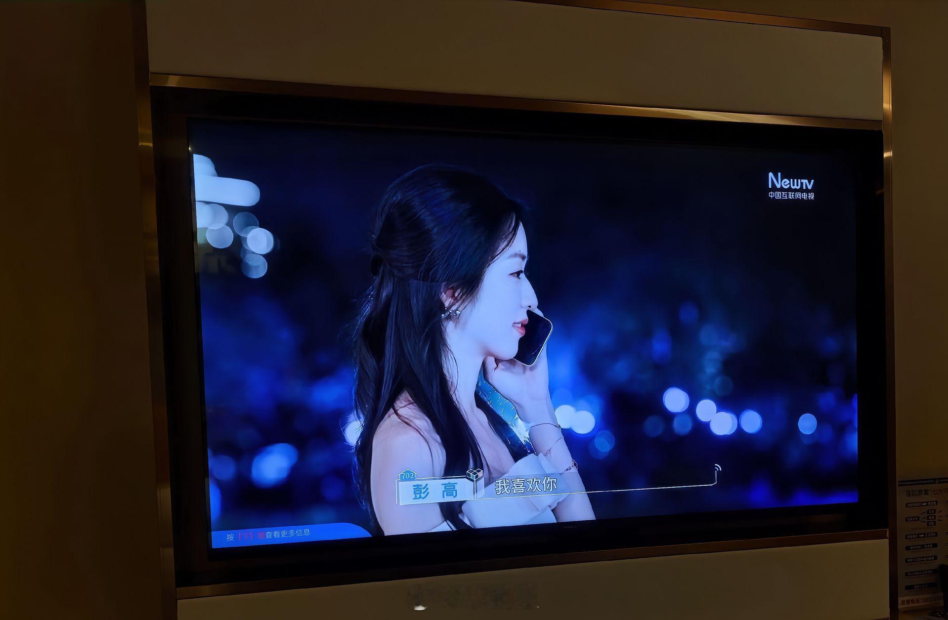 心动的信号[超话] 与其说一见钟情的人是某某，其实是我，青雅真的很好看，就凭她在