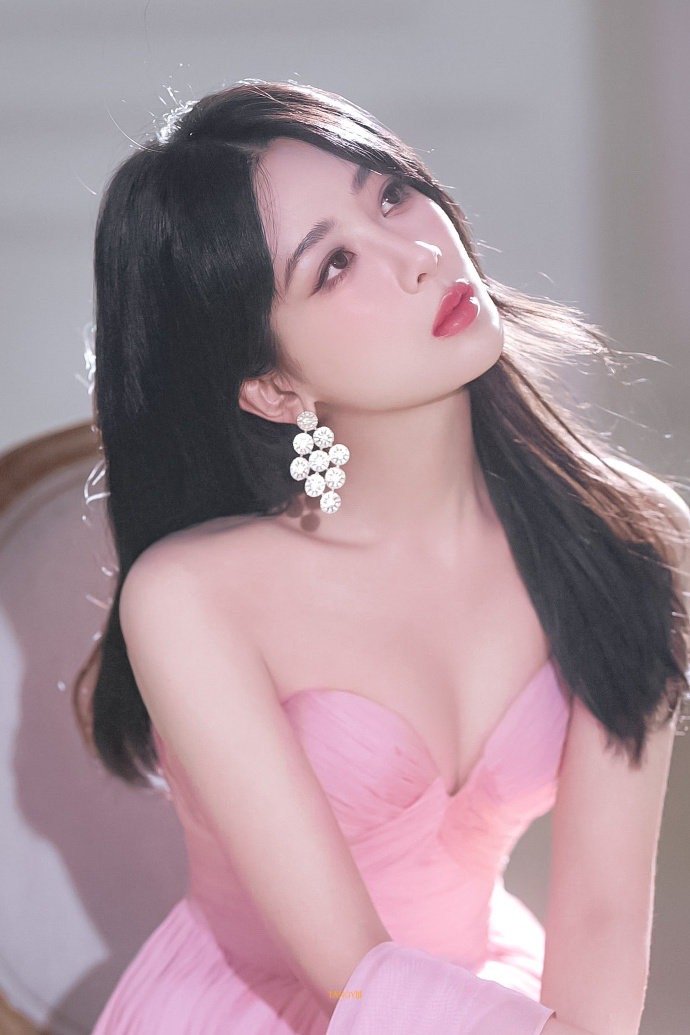 杨紫玉兰花开君再来 💜杨紫董竹君 等夕阳掉进了海里，我就背上你，去寻摸一池的星