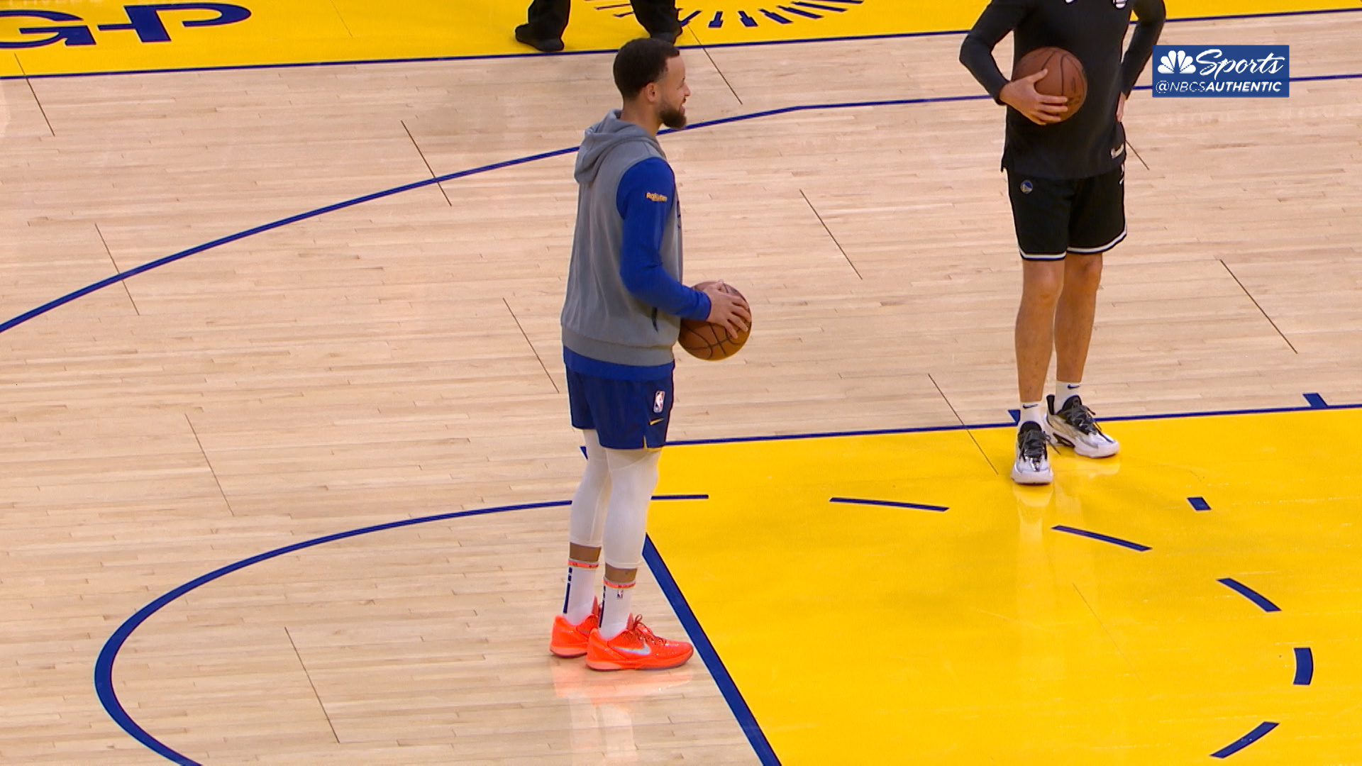 库里今天又穿了老大的球鞋 “ Kobe 全橙6S” 