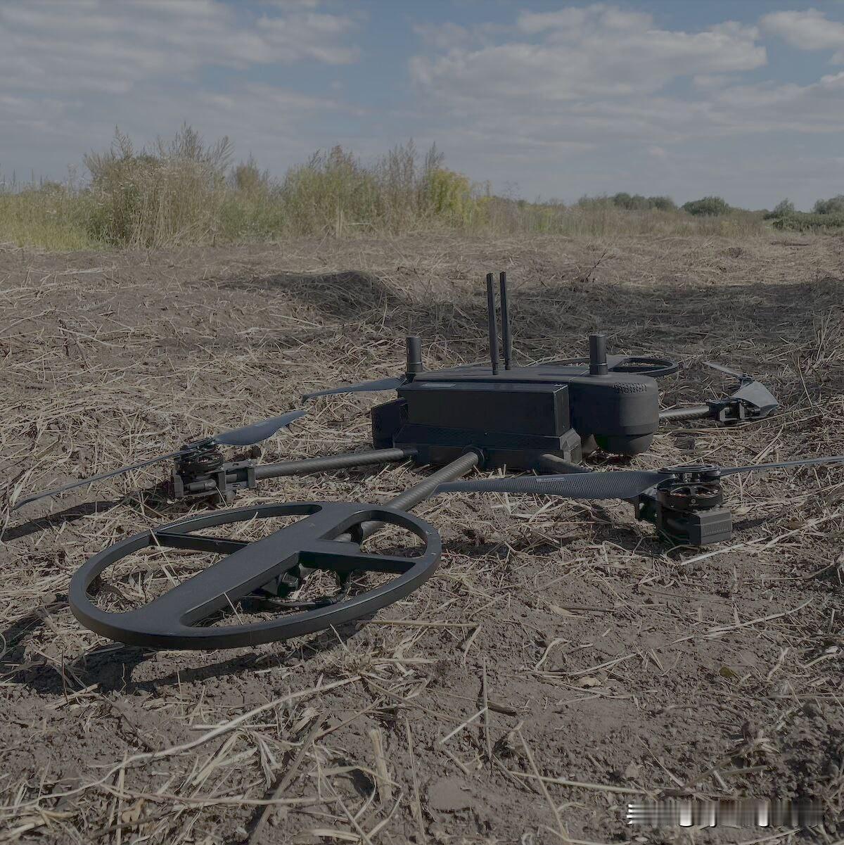 🇺🇦乌克兰研制的扫雷无人机“Spinner”已获得北约系统正式认证。

“S