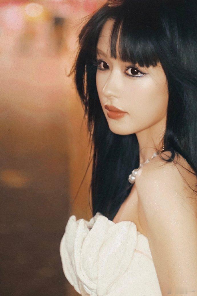 王格格余茵一个敢读一个敢演 王格格余茵把短剧女演员的优势发挥到极致，各类表演内容