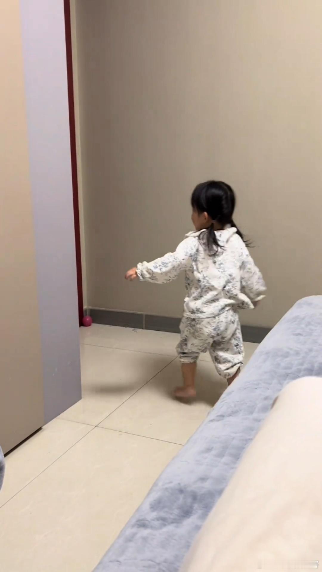 和小狗无障碍沟通是种什么体验和小狗无障碍沟通，是眼神交汇就懂彼此心意，是它歪头蹭