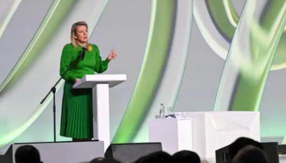 欧盟把桌子给掀了！直接官宣，俄罗斯存在欧洲那儿的2100亿欧元，无限期冻结。
 