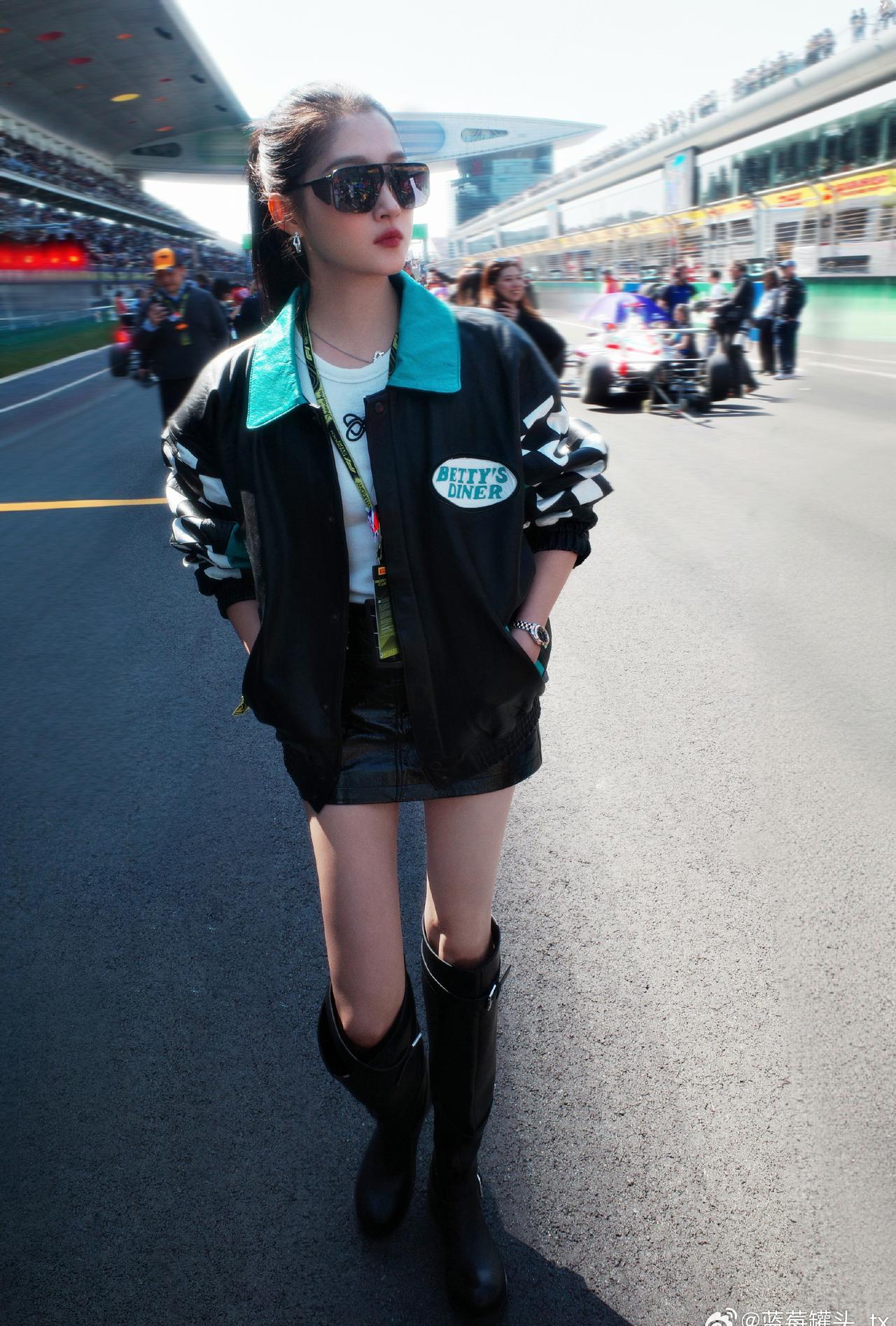 关晓彤关晓彤gxt关晓彤程潇F1观赛造型 gxt关晓彤庄筱婷 

我想跪下来求命