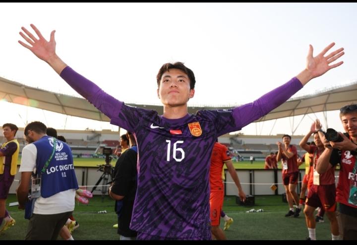 足球界有一句名言：弱队诞生优秀的守门员！
     不过，过去弱到极致的中国队却