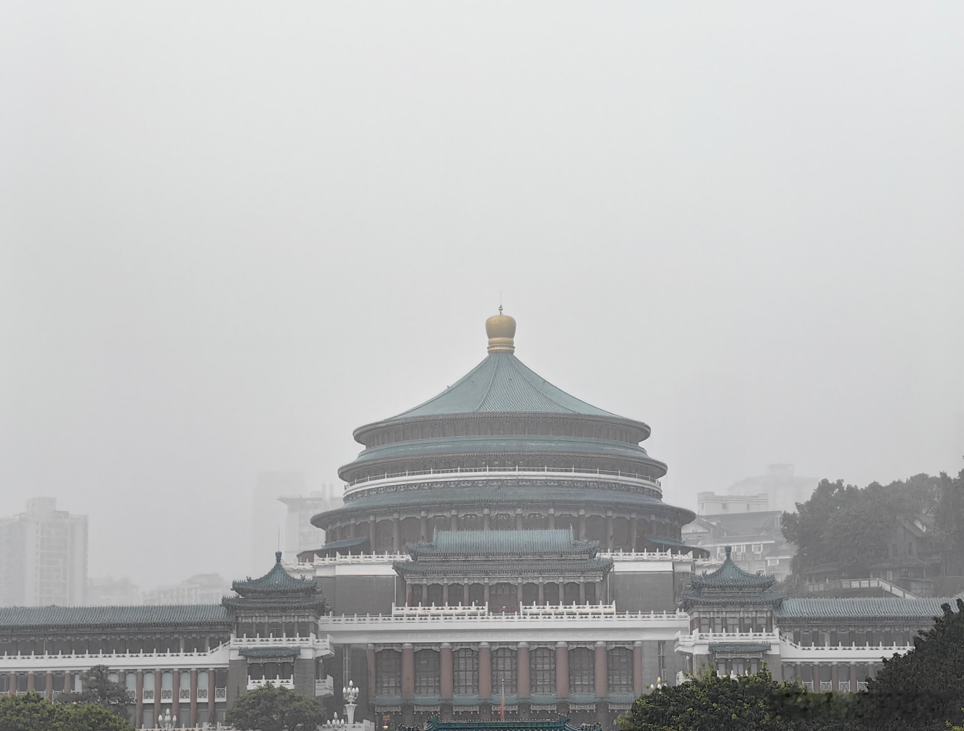 成都下雨，于是跑来重庆。热了两天，重庆也下雨了…… 