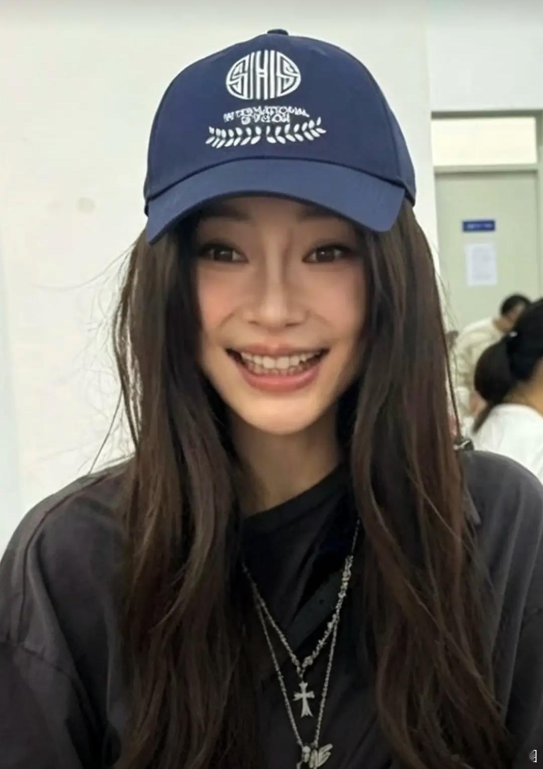 杨颖这鼻子还说没整过容呢 