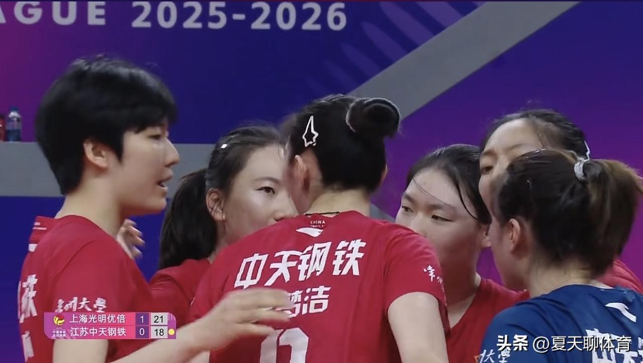 江苏女排快快清醒一点吧！这是准备让冠军拱手让给上海女排啊！第二局好多莫名其妙的让