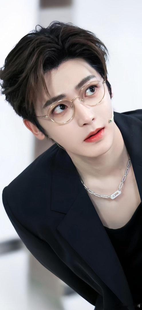 侯明昊喜欢林俊杰快三十年了谁能拒绝真诚追星的侯明昊！聊起偶像林俊杰侃侃而谈，俏皮