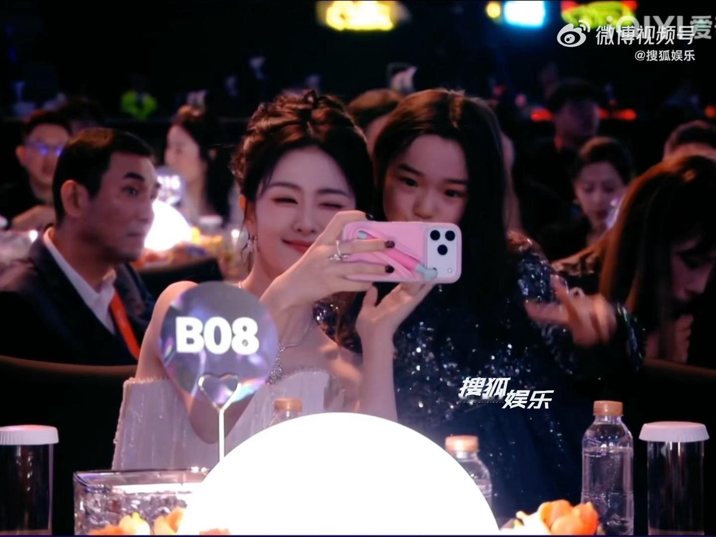 羡慕小酒窝小酒窝和白鹿合影了小酒窝追星运好好