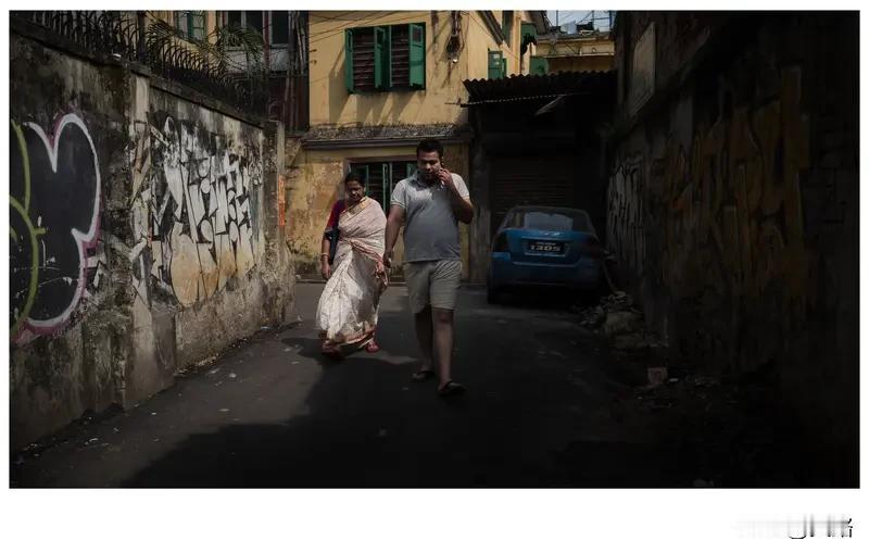 印度大学生情侣未婚先孕这事儿可真成悲剧了。在印度，社会观念比较传统，未婚先孕面临