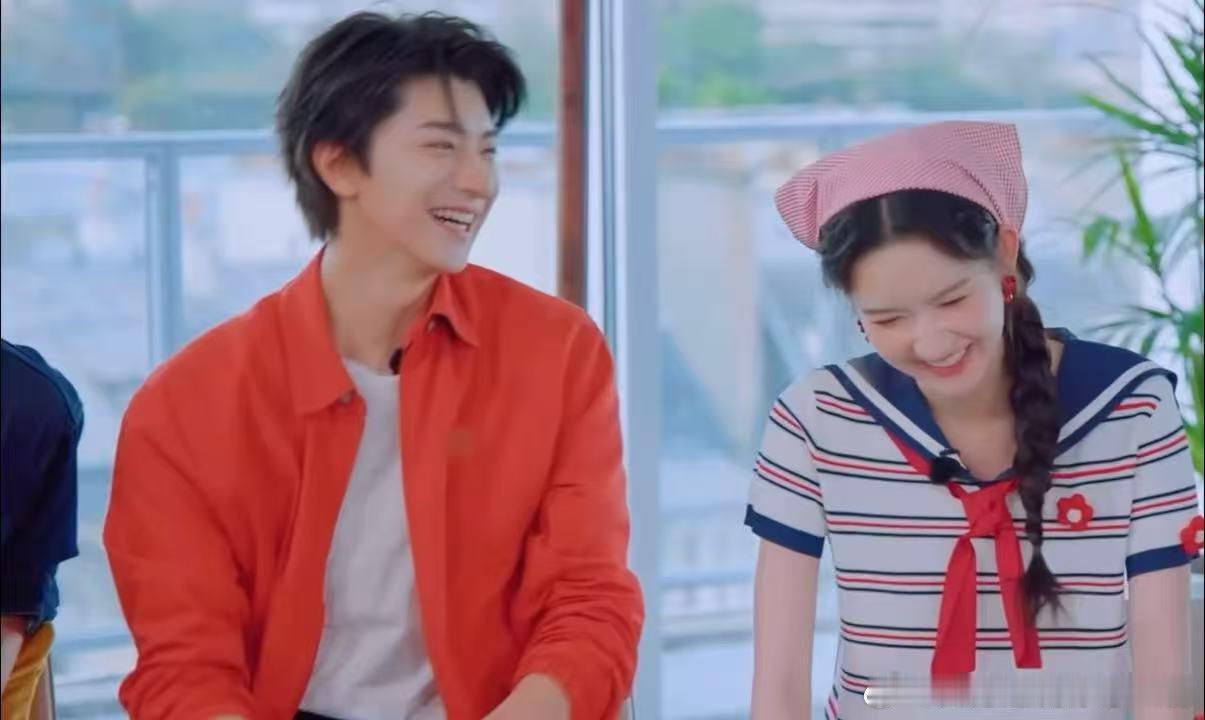 林一王玉雯聊演技呢陈星旭看林一王玉雯的表情 林一说和王玉雯上来就红色默契超好，郭
