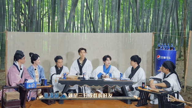 #张凌赫体验500年前的露营#第一次看到和明制野服适配度这么高的人，我觉得张凌赫