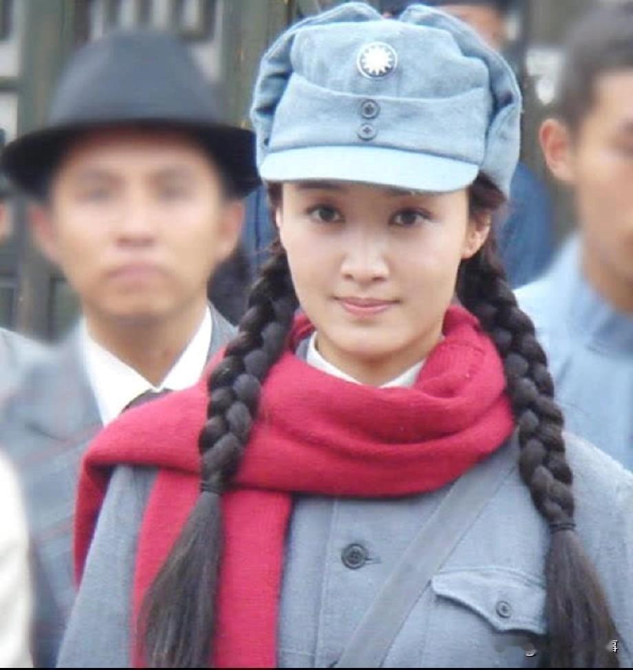 1939年，女战士徐敏准备去如厕，突然被一壮汉按倒在榻上，对方捂住了她的嘴巴，并