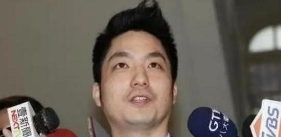 岛上传来消息，台北市市长、蒋介石的曾孙蒋万安公然表示，自己绝对不可能去选下一任国