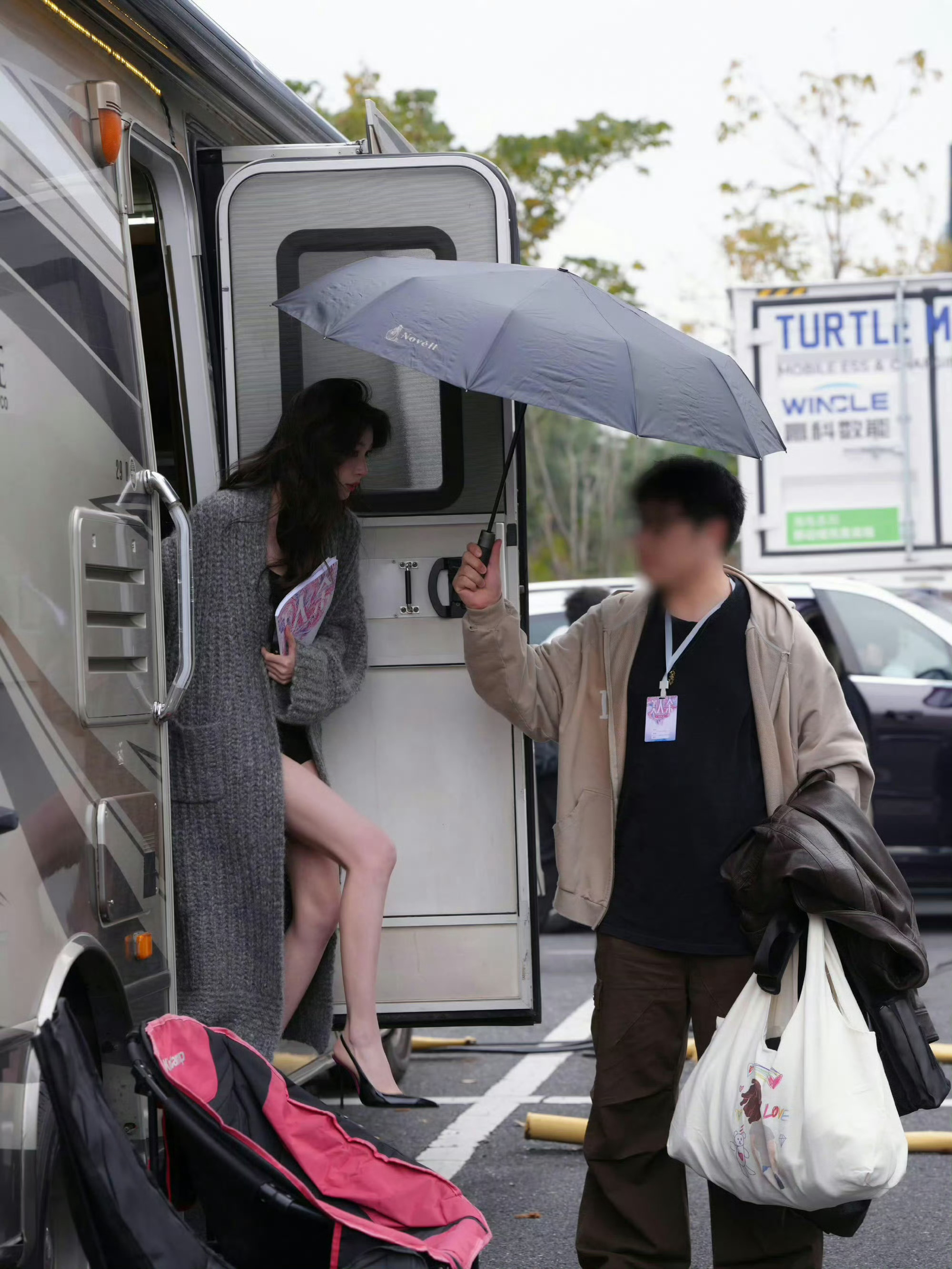 易梦玲大小腿一样细这个易梦玲咋美成这样！！晕腿了 