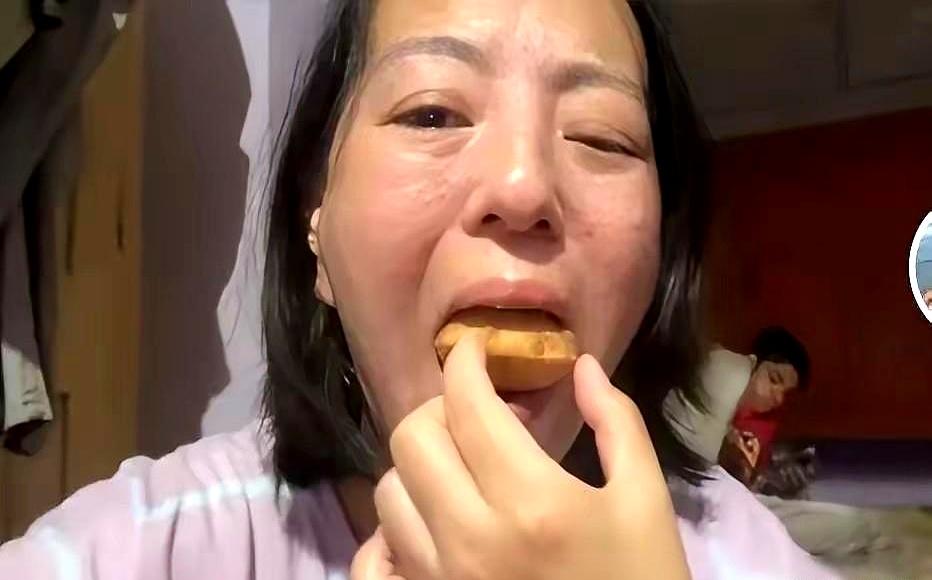 200万养老钱一分不剩，连亲弟弟的婚房钱都给赔进去了，这女儿心咋就这么大呢？
说
