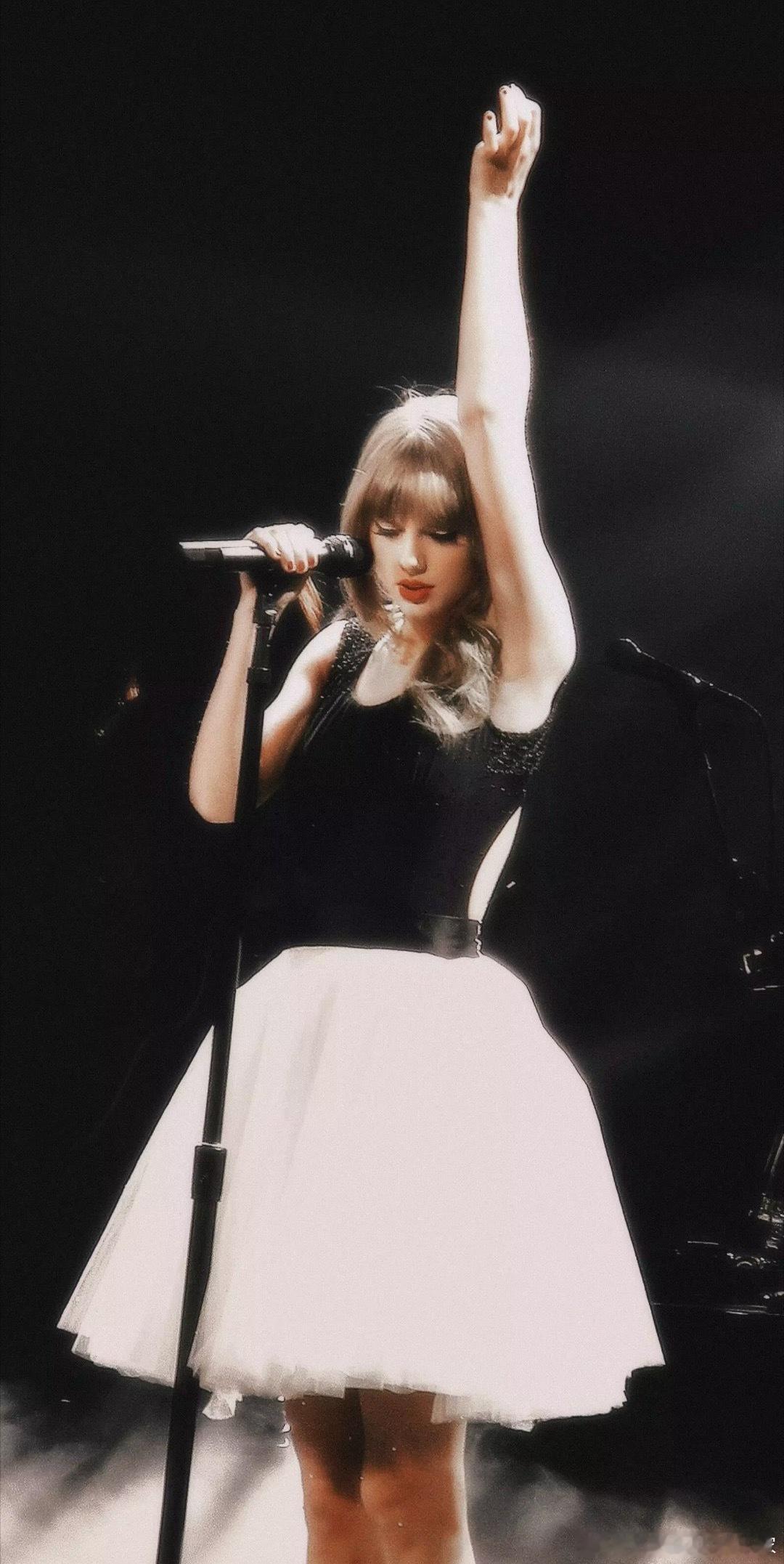 CBS报道，美国流行巨星Taylor Swift与堪萨斯城酋长队球星Travis