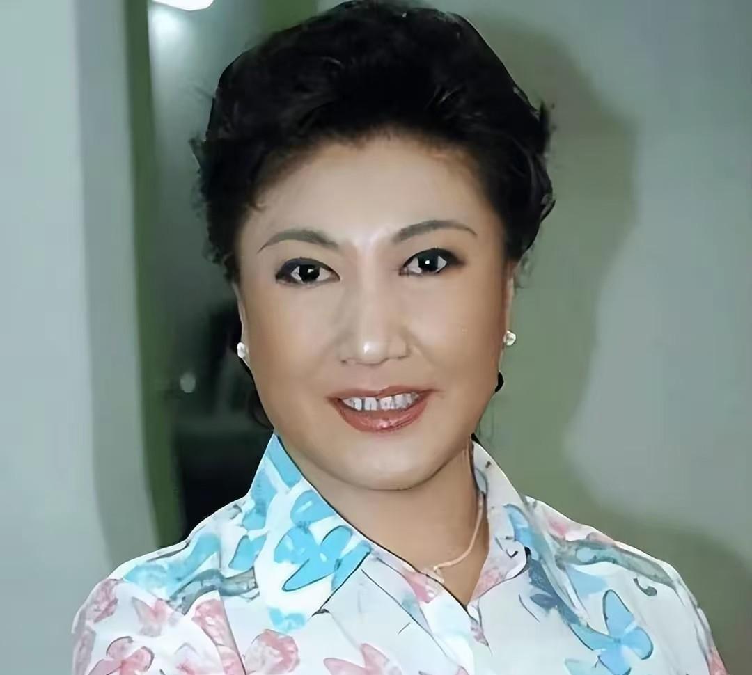 2005年的一个夏天，长春的街头挤满了人，他们默默为一位艺术家送行。这一天，46