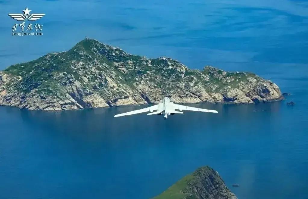 官方首次披露轰6K飞越我国钓鱼岛上空。从过去我们连渔船都无法进入钓鱼岛12海里内