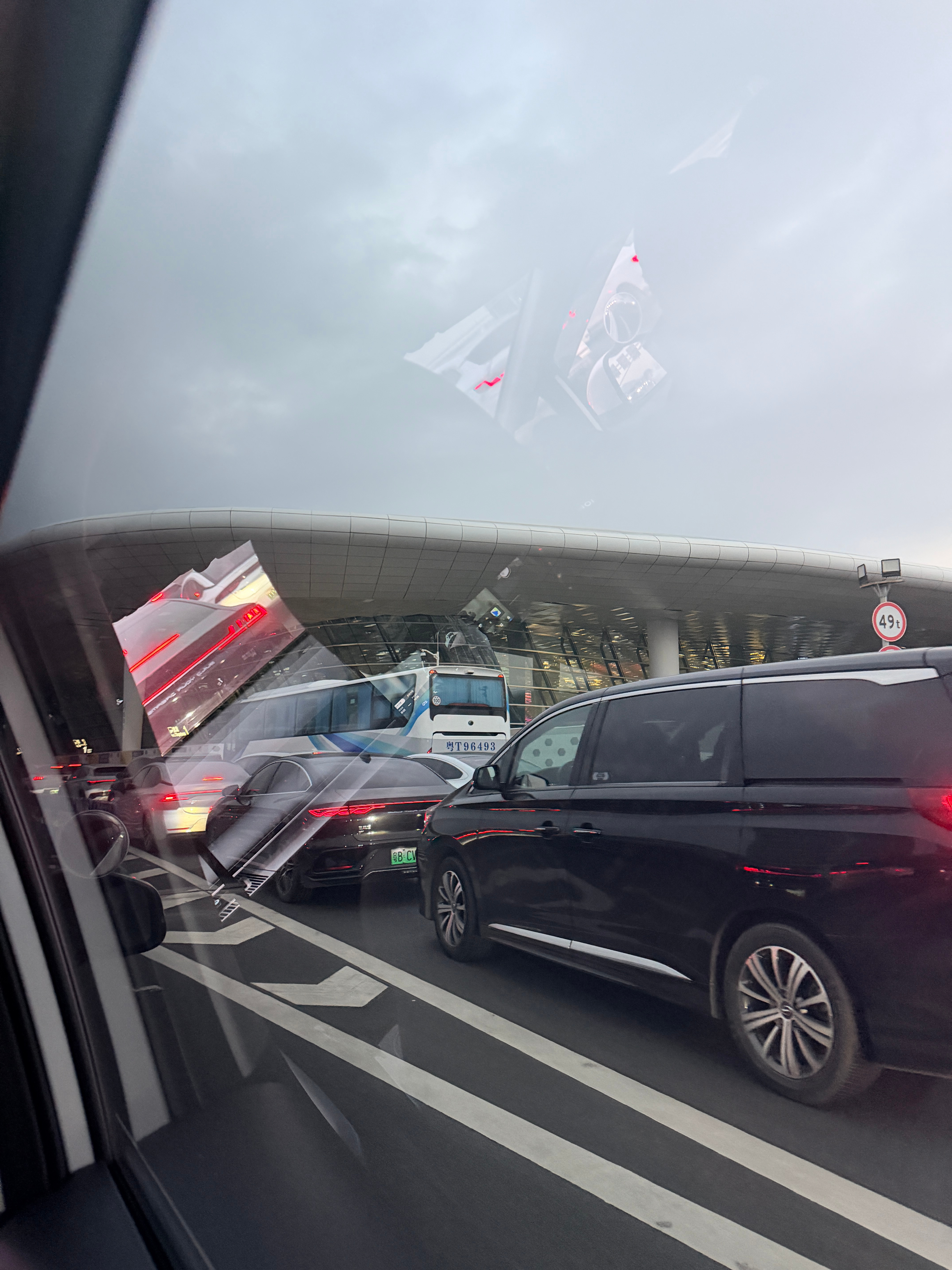 这么早就开始堵车了看来都是走牛马专线的