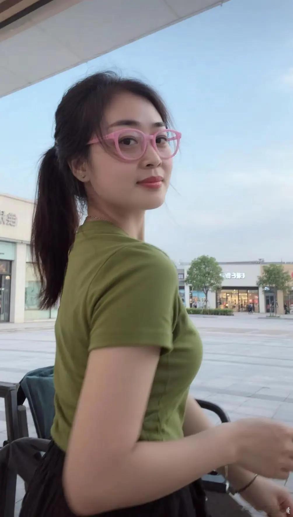 当你身处困境，陷入被动中的时，不要总是心存幻想、指望别人拉你一把，也不要抱怨处境