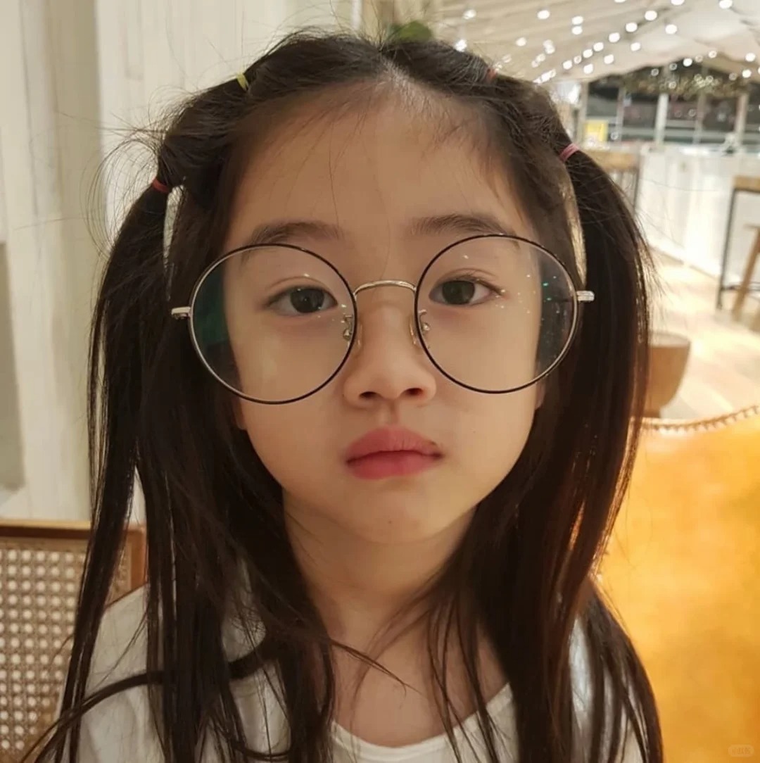 ayune旧照小时候的ayune好萌 李秀满新女团的ayune，完全是旧照富者来