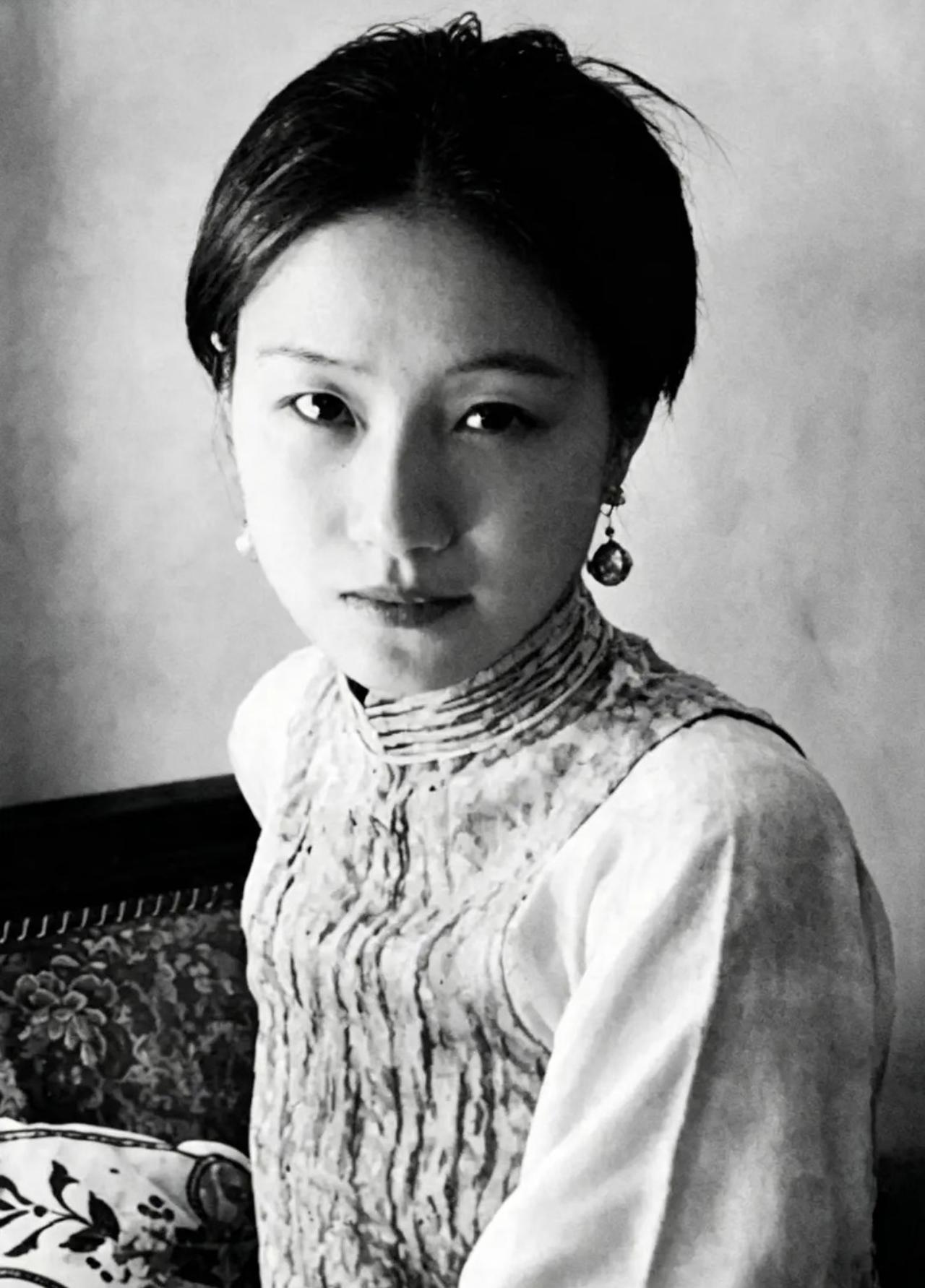 谁说民国美女都是“照骗”？陆小曼的美，连最挑剔的文人都心服口服！当年北平一场名流