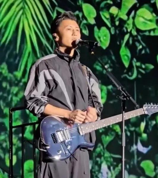 谢霆锋联合美高梅为香港捐500万港币！
当香港大埔宏福苑五级火灾吞噬94条生命、