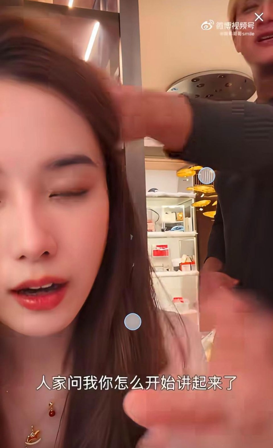 黄子韬挥扇这一幕引发热议，这个动作真的能看出有家暴倾向吗？ 