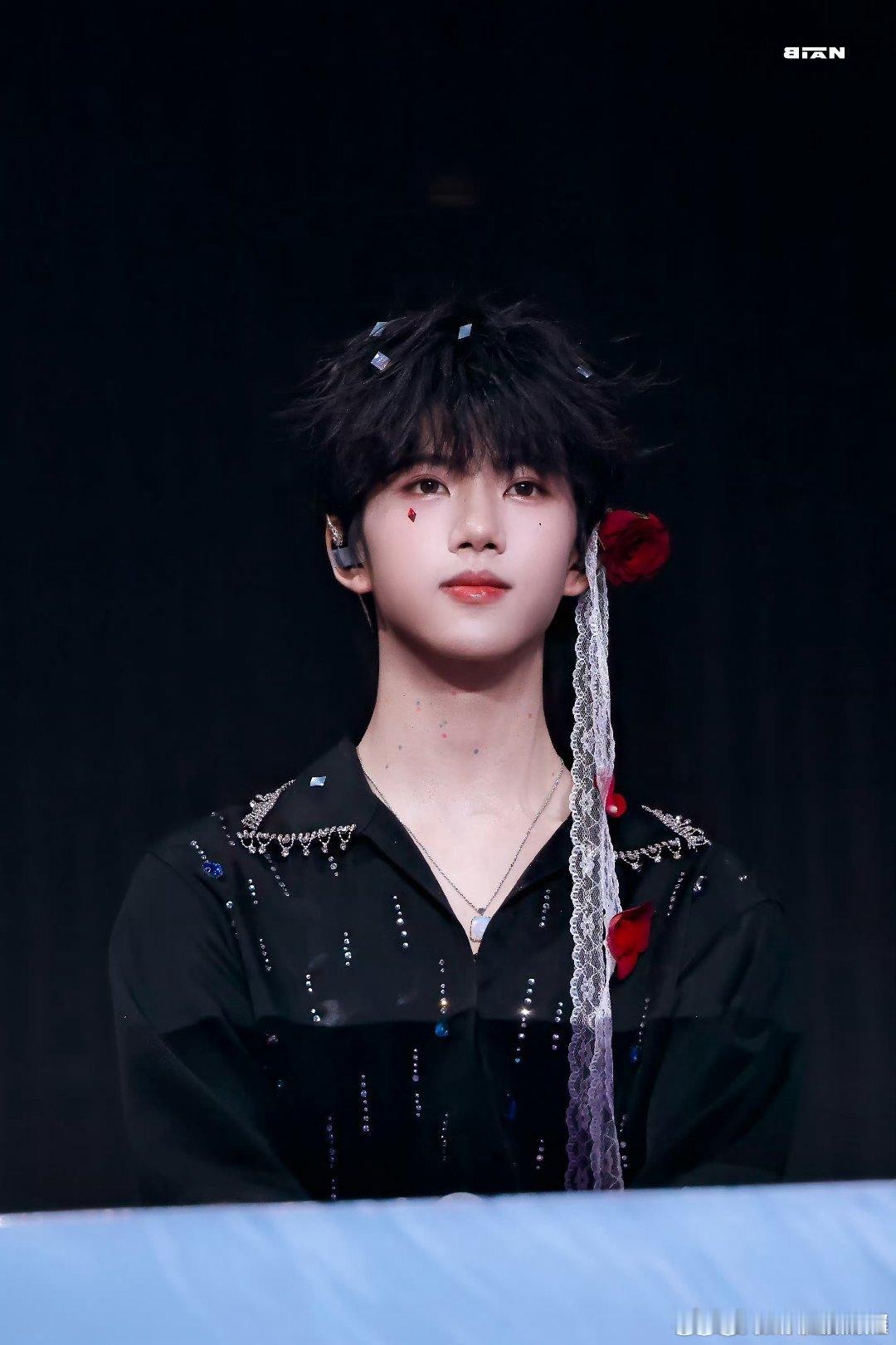 张函瑞跳了自己的进行曲终于现场看到本人跳进行曲啦！节奏感拿捏得恰到好处，少年元气