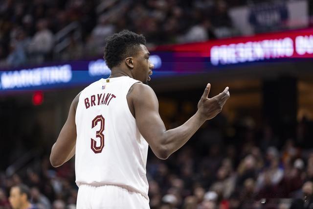 骑士大将托马斯-布莱恩特真是太不懂事了！在今天骑士以129：99大胜湖人的比赛中