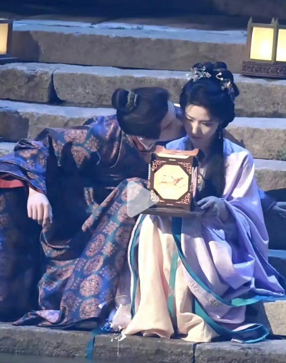 何不同舟渡女主和男二还有吻戏啊 不是，这剧还有雄竟？女主有个白月光初恋 