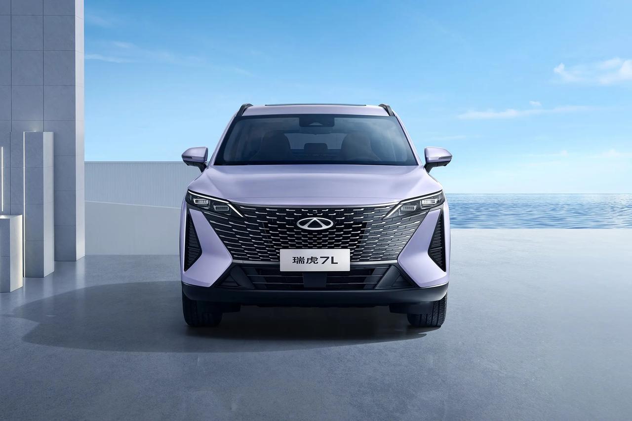 奇瑞瑞虎7L的外观和内饰设计能够给我们带来一定的新鲜感，对年轻人会比较有吸引力，