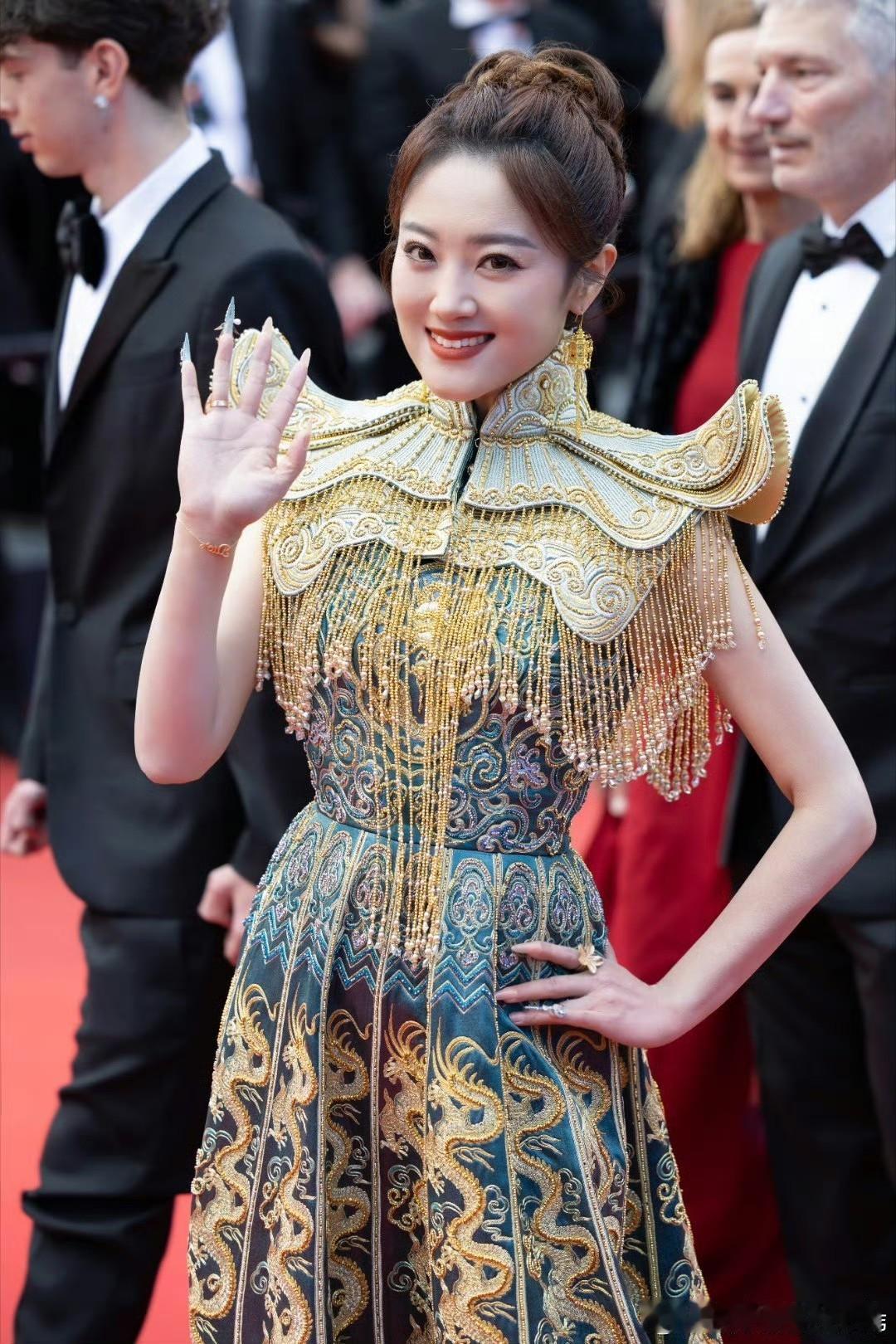 戛纳中国之夜高光时刻：王小玮故宫风礼服刷屏，网友：文化撑腰太硬气

当法国南部的