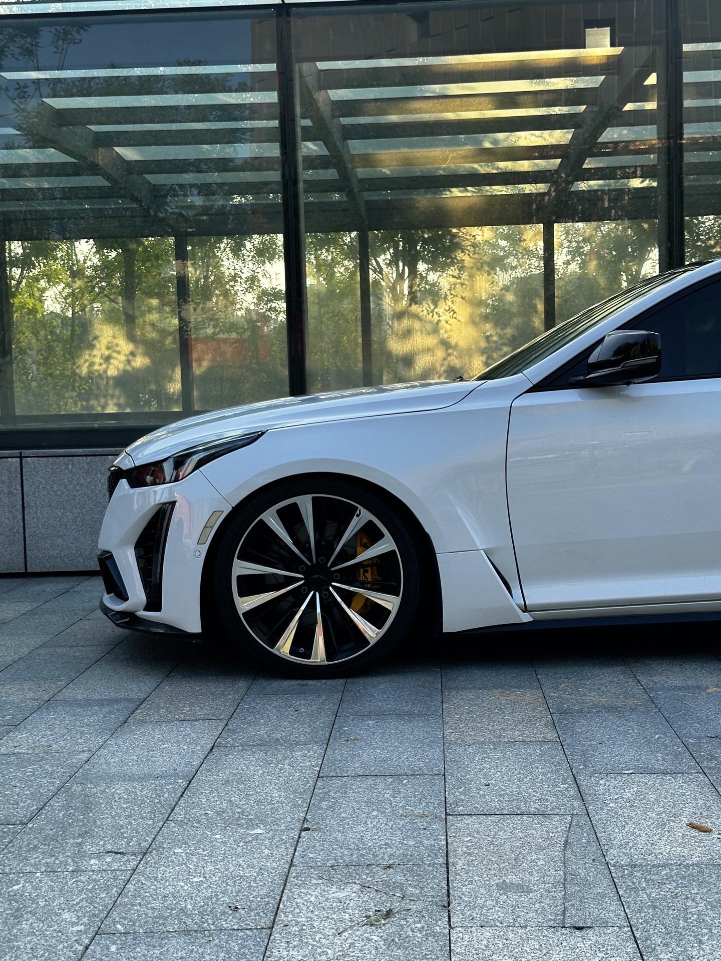 别克没有，但有他台凯迪拉克。