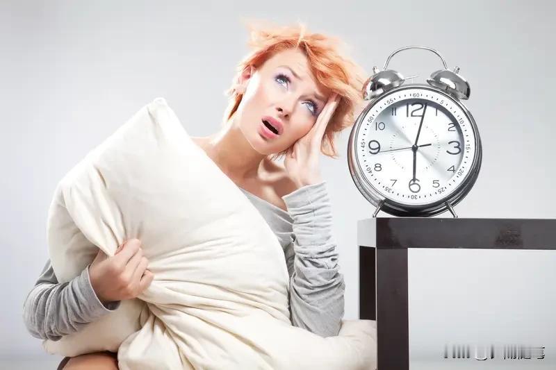 睡眠节律紊乱了,会导致抑郁吗? 睡眠节律紊乱真可能导致抑郁。人体生物钟失调，入睡