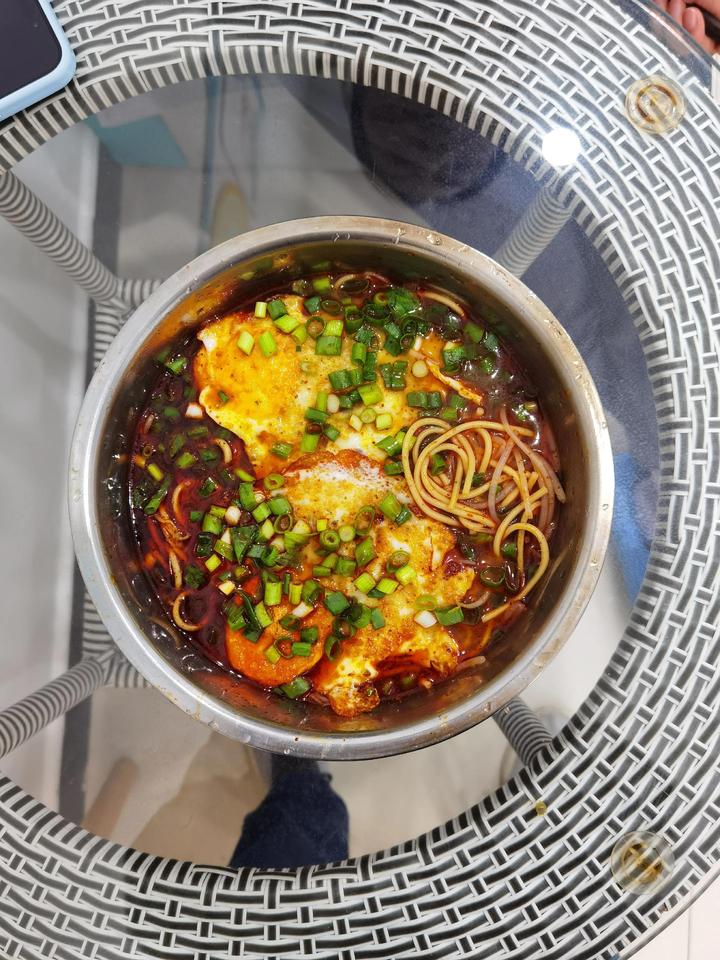 襄阳牛肉面加两个煎蛋，美味加倍！