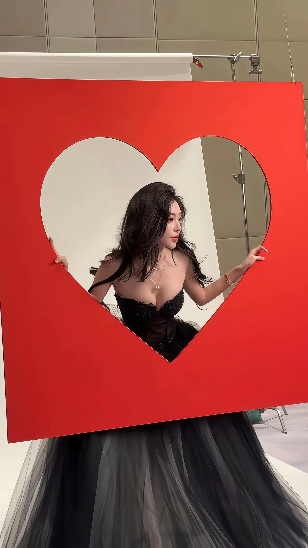 网红艺人迪迪不畏新年拍摄美女究竟能有多美 什么样的女生称得上是美女?