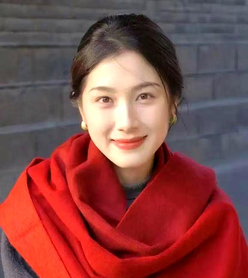 去面试被问懵了：1000个“山”合起来是什么字？
一位清秀女大学生跑到上海面试，