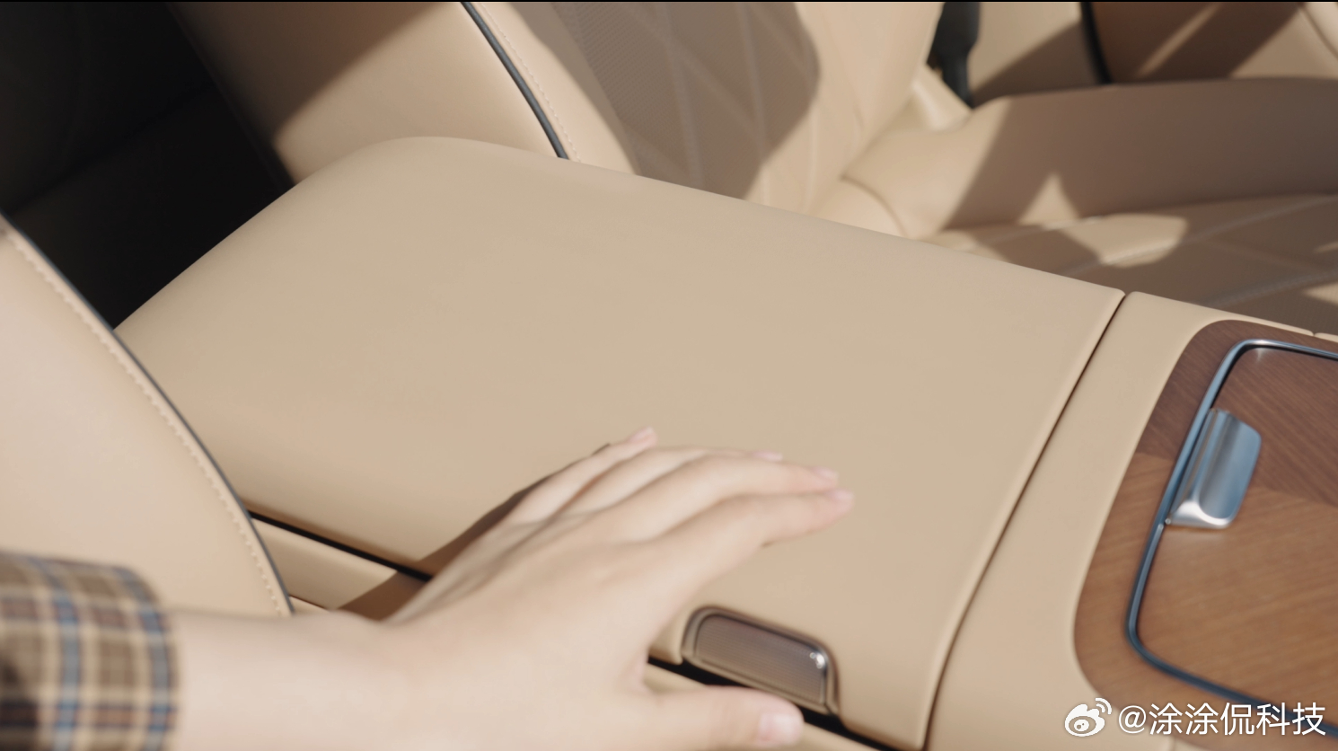 新款享界S9静态评测首发新款享界S9正式开启小订姐妹们！我跟你们讲，最好的科技，